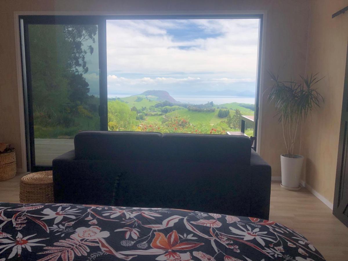 Whakaipo Bay Cabin Retreat タウポ エクステリア 写真