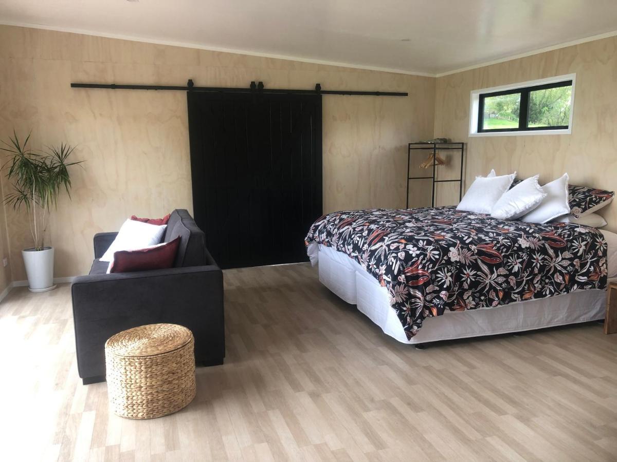 Whakaipo Bay Cabin Retreat タウポ エクステリア 写真