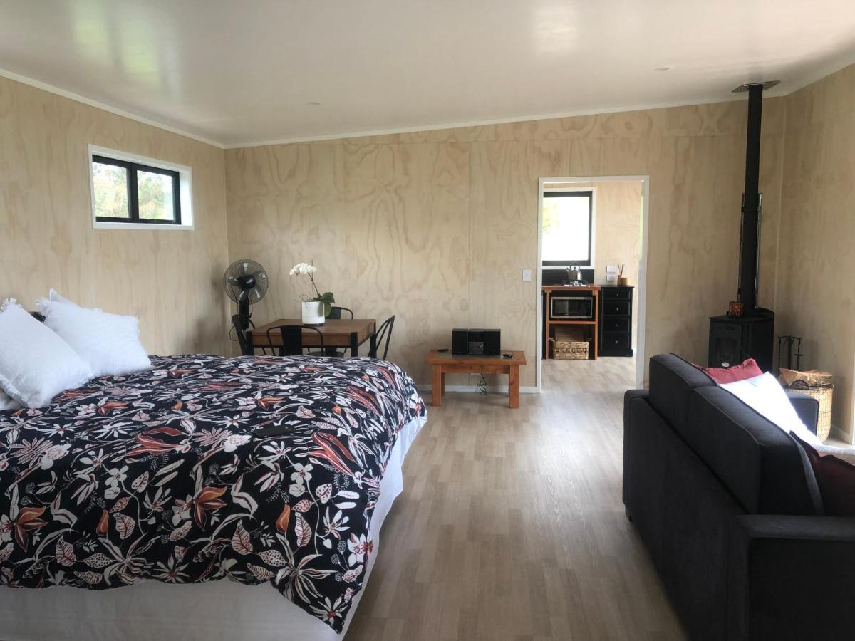 Whakaipo Bay Cabin Retreat タウポ エクステリア 写真