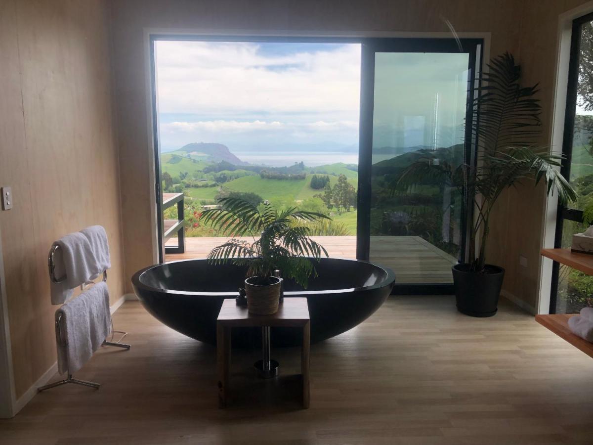 Whakaipo Bay Cabin Retreat タウポ エクステリア 写真