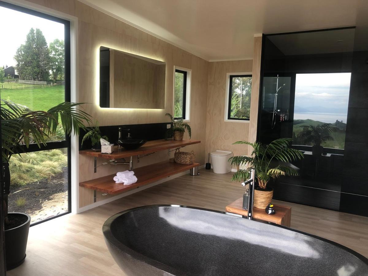 Whakaipo Bay Cabin Retreat タウポ エクステリア 写真