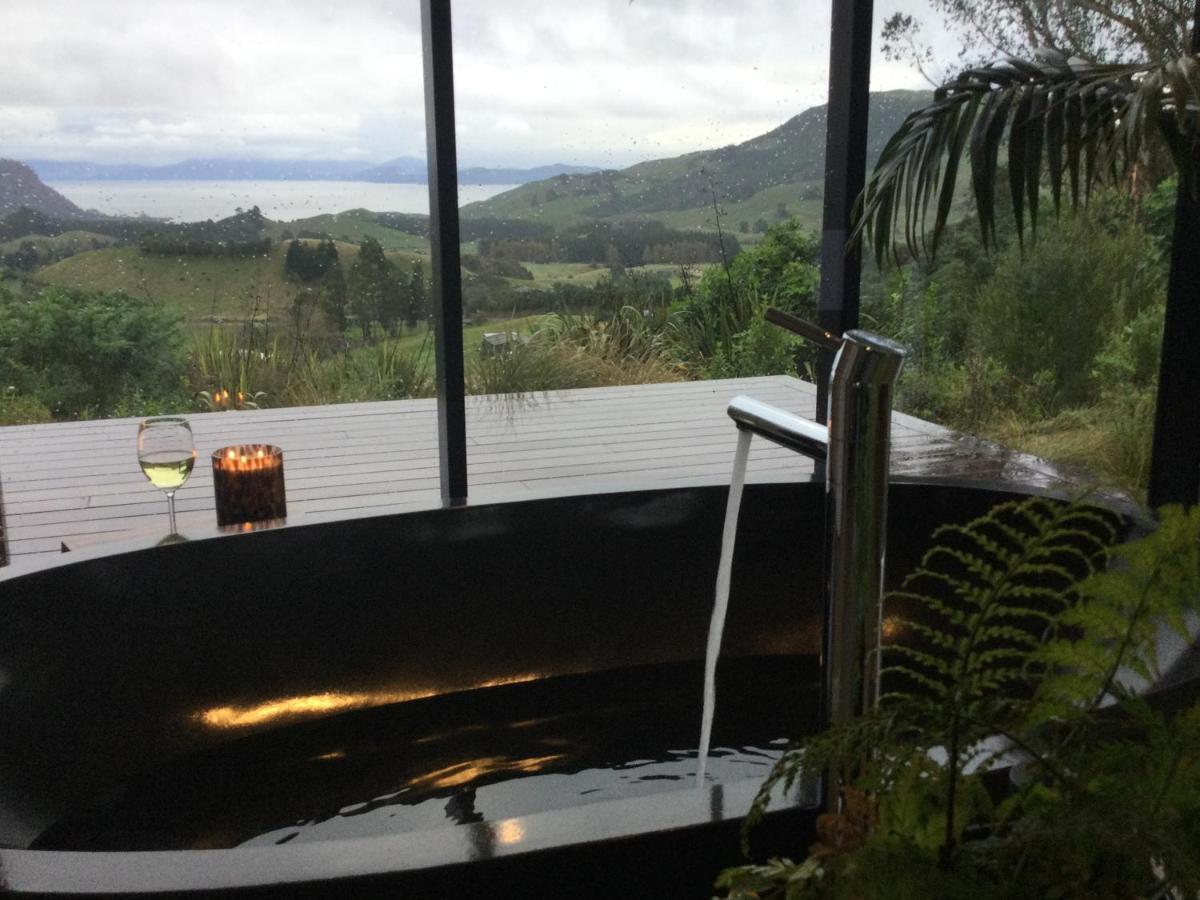 Whakaipo Bay Cabin Retreat タウポ エクステリア 写真